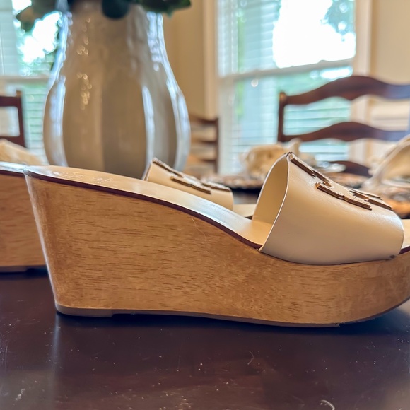 Tory Burch Wooden Wedge Leather Strap Sandals - Cream, Tan - sz 7 - Ltly Worn - Picture 6 of 8